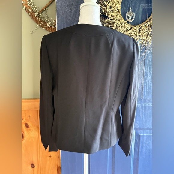 Cropped Kasper Evening Jacket with Embellished and Beaded Neckline size 12 - Picture 4 of 11